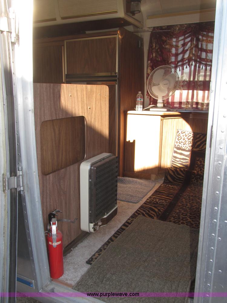 image for item B5337 1976 Airstream S0V31 31' travel trailer