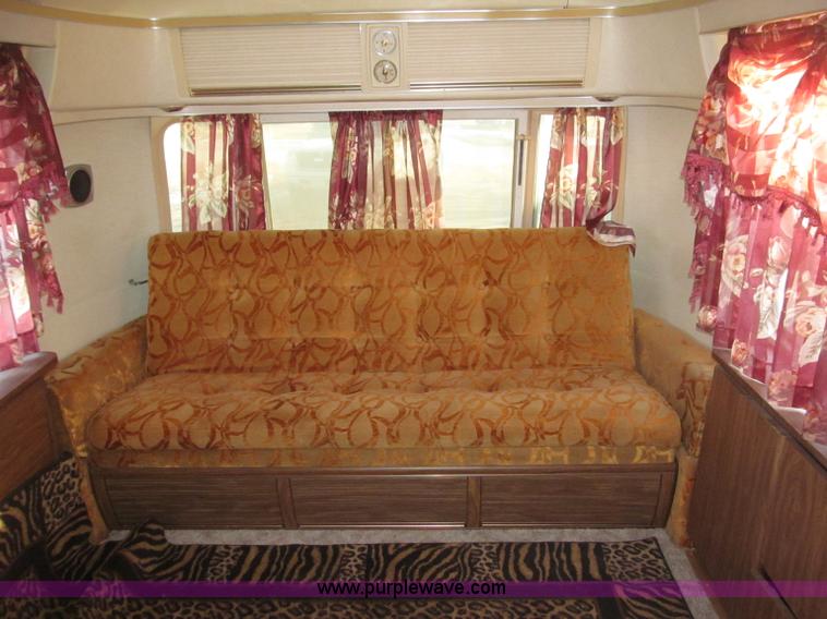 image for item B5337 1976 Airstream S0V31 31' travel trailer