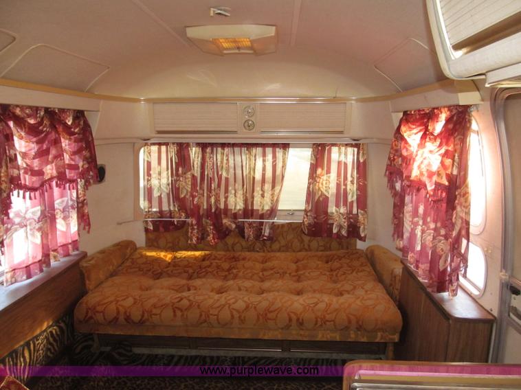 image for item B5337 1976 Airstream S0V31 31' travel trailer