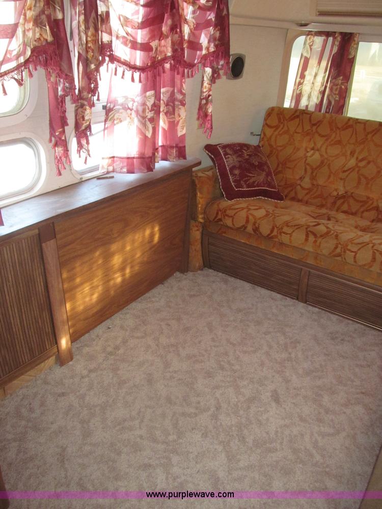 image for item B5337 1976 Airstream S0V31 31' travel trailer