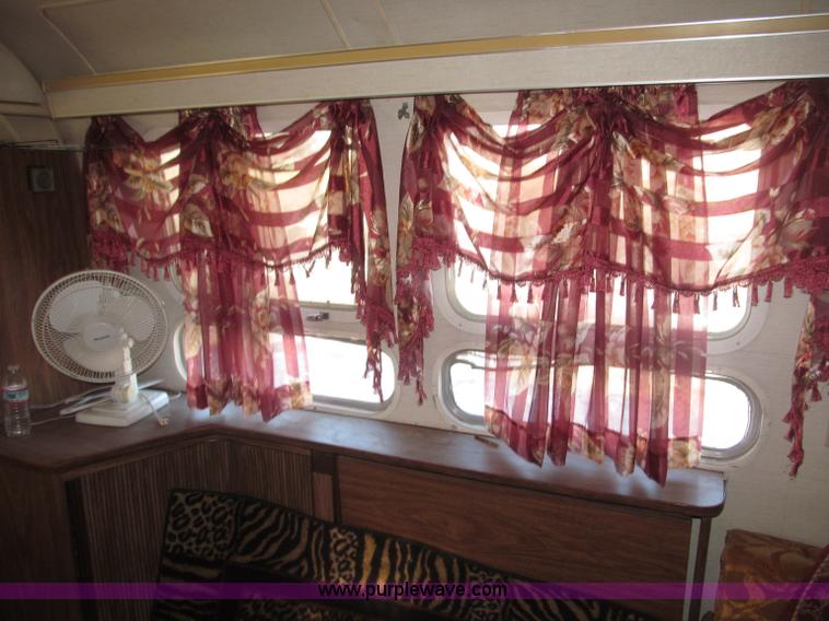 image for item B5337 1976 Airstream S0V31 31' travel trailer