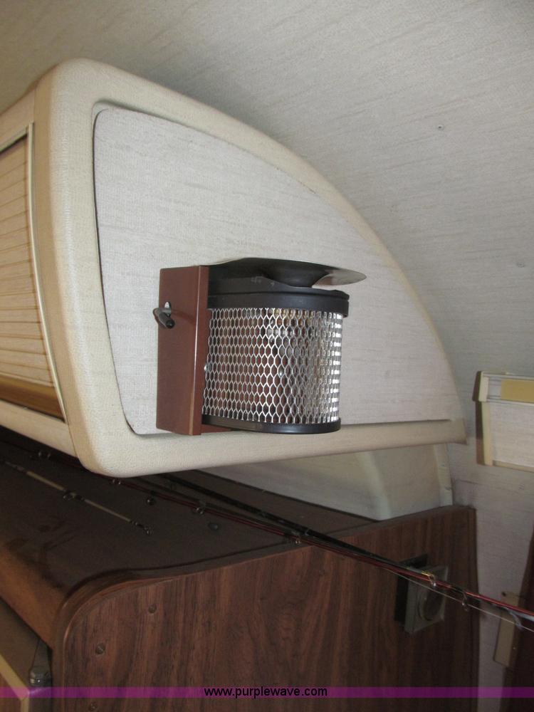 image for item B5337 1976 Airstream S0V31 31' travel trailer