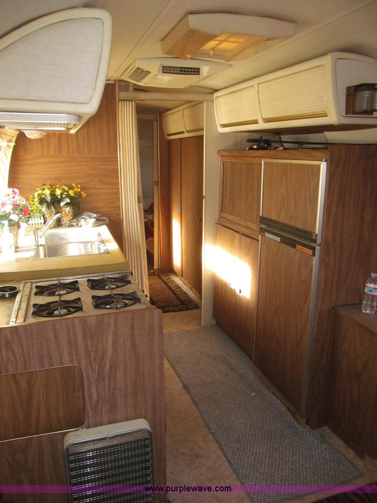 image for item B5337 1976 Airstream S0V31 31' travel trailer
