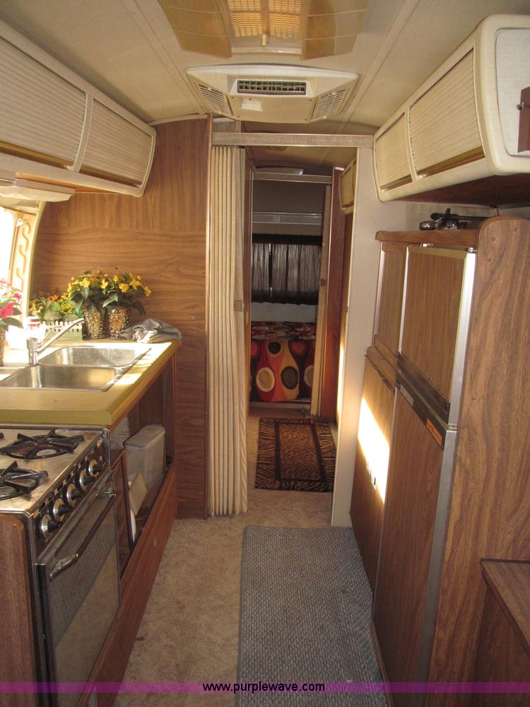 image for item B5337 1976 Airstream S0V31 31' travel trailer