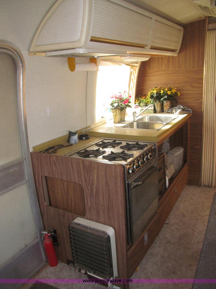 image for item B5337 1976 Airstream S0V31 31' travel trailer