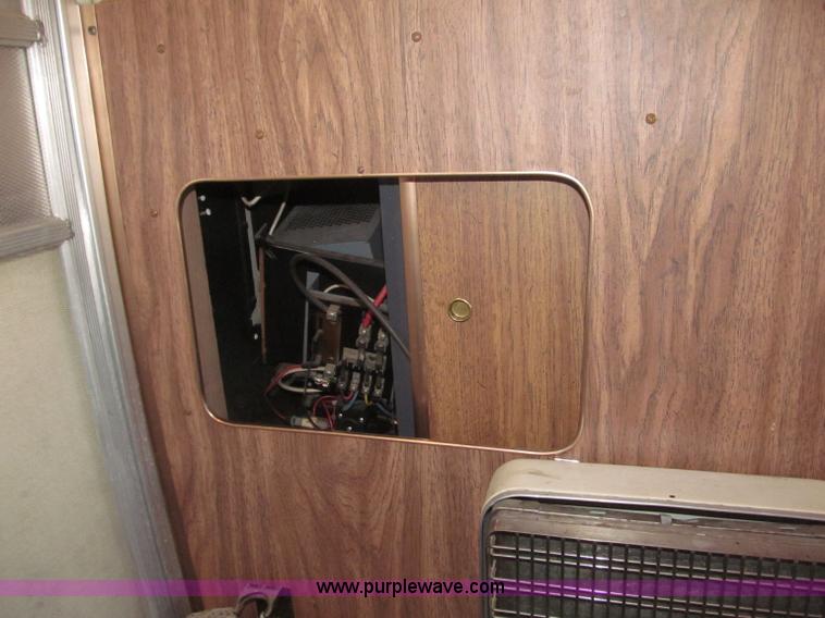 image for item B5337 1976 Airstream S0V31 31' travel trailer