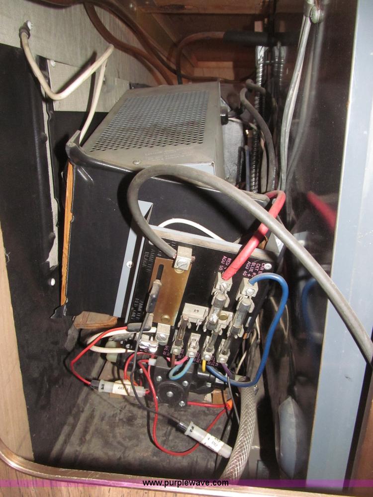 image for item B5337 1976 Airstream S0V31 31' travel trailer