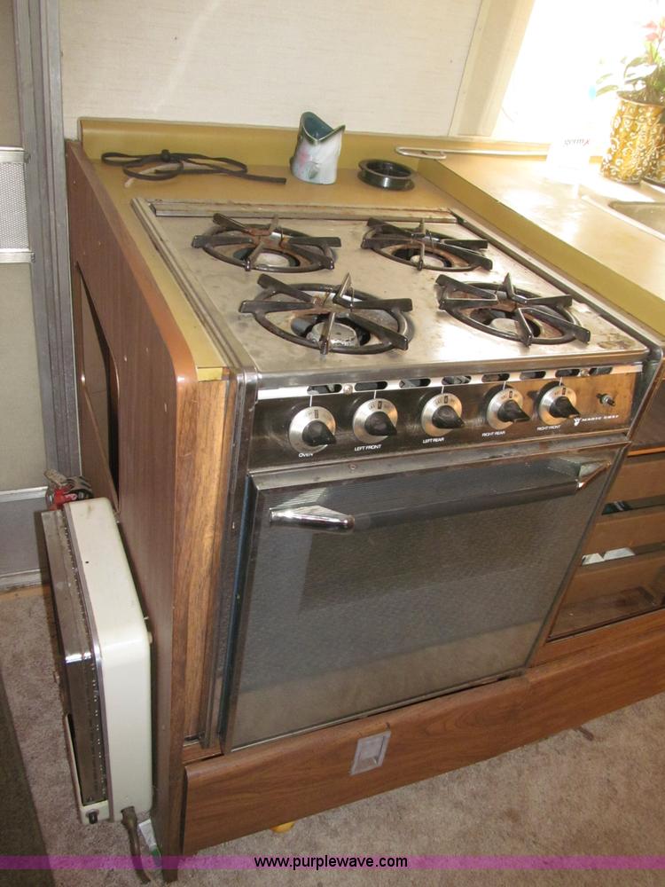 image for item B5337 1976 Airstream S0V31 31' travel trailer