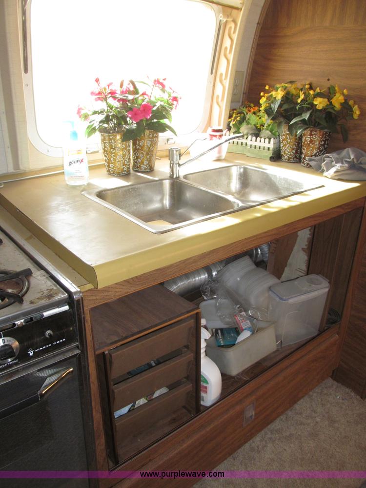 image for item B5337 1976 Airstream S0V31 31' travel trailer