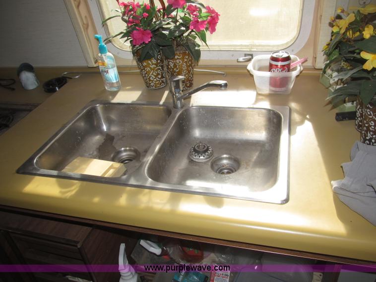 image for item B5337 1976 Airstream S0V31 31' travel trailer