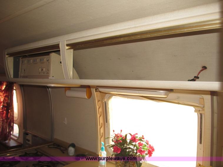 image for item B5337 1976 Airstream S0V31 31' travel trailer