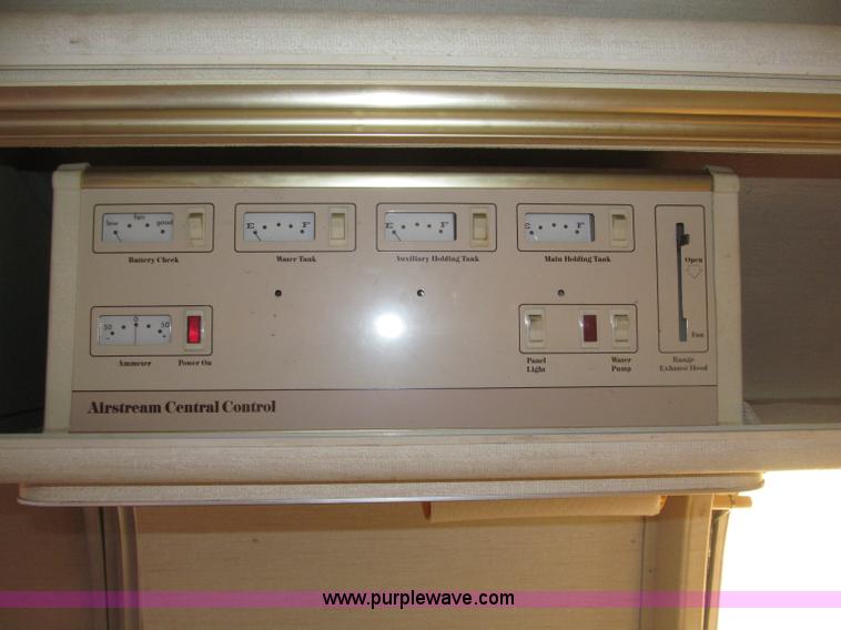 image for item B5337 1976 Airstream S0V31 31' travel trailer