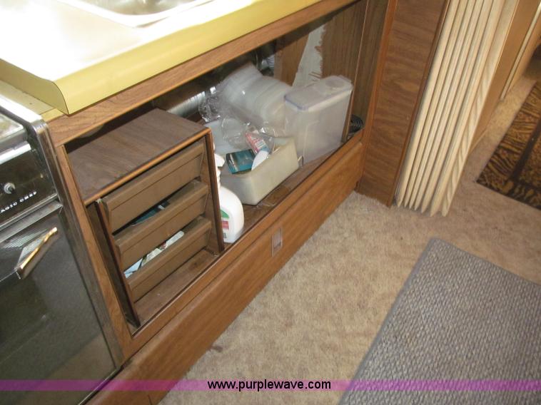 image for item B5337 1976 Airstream S0V31 31' travel trailer