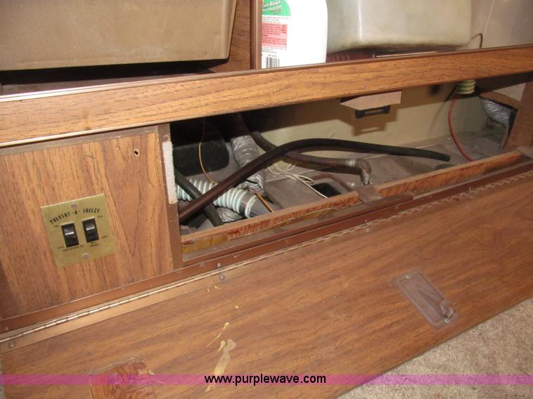 image for item B5337 1976 Airstream S0V31 31' travel trailer