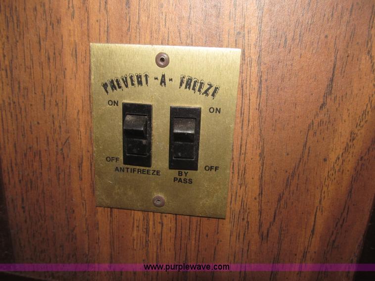 image for item B5337 1976 Airstream S0V31 31' travel trailer