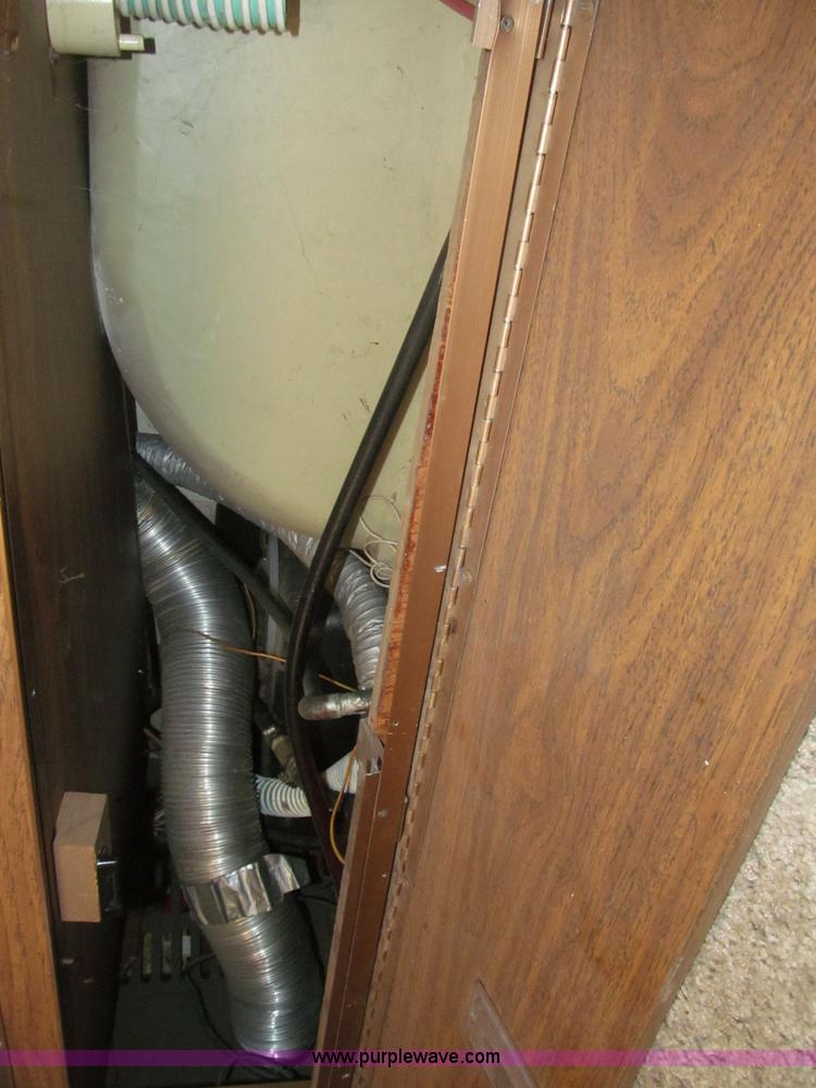 image for item B5337 1976 Airstream S0V31 31' travel trailer