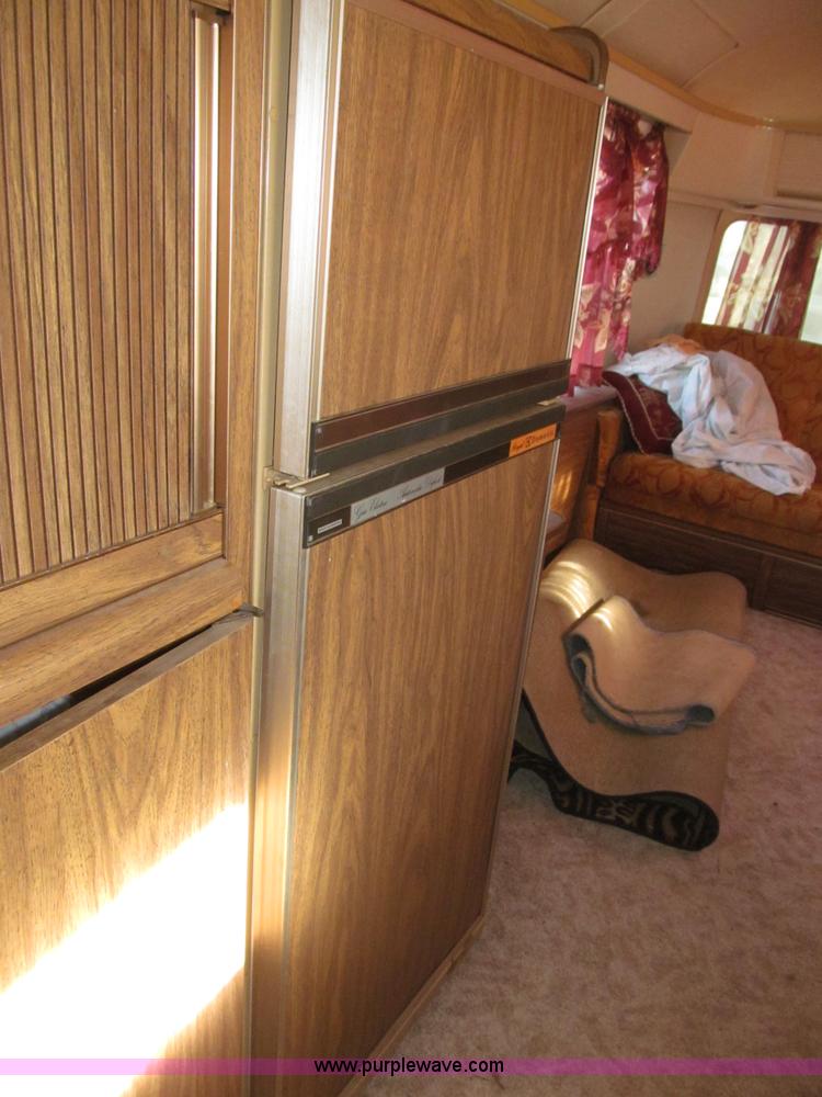 image for item B5337 1976 Airstream S0V31 31' travel trailer