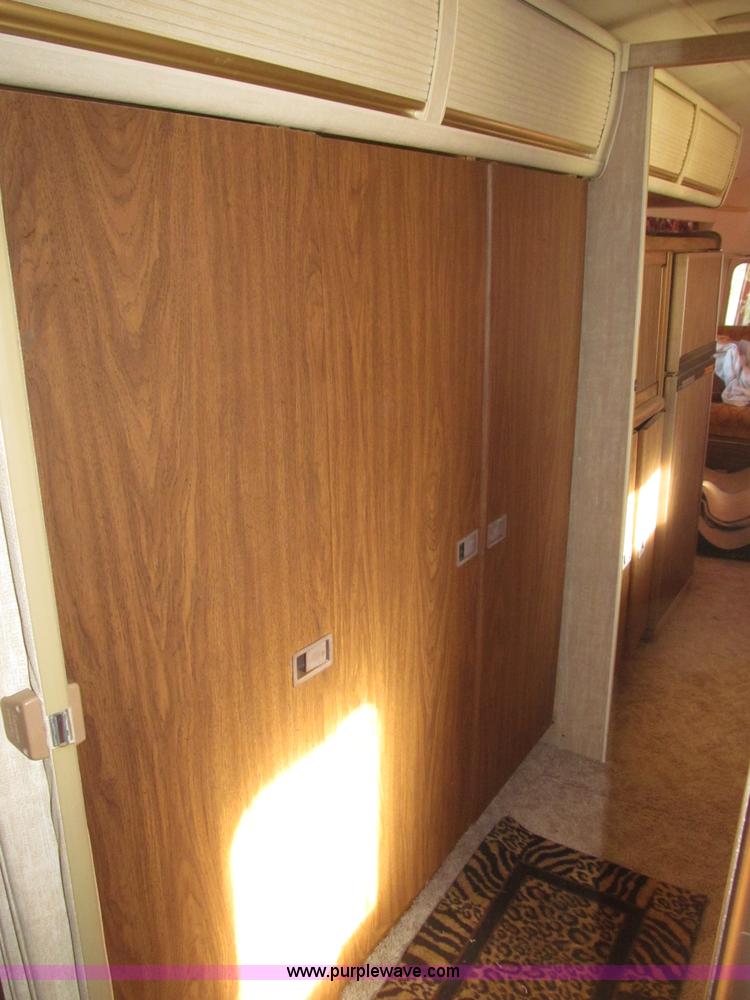 image for item B5337 1976 Airstream S0V31 31' travel trailer