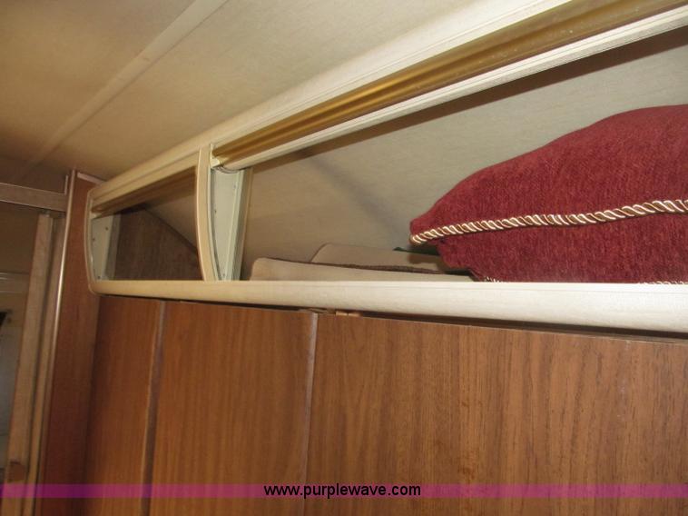 image for item B5337 1976 Airstream S0V31 31' travel trailer