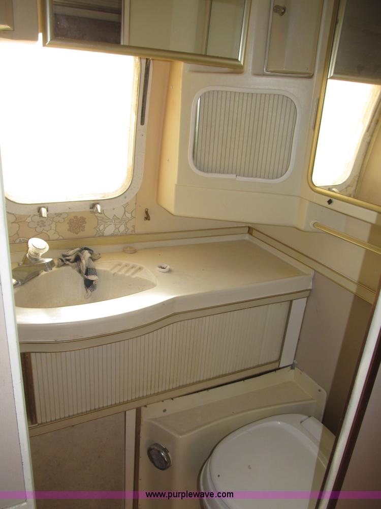 image for item B5337 1976 Airstream S0V31 31' travel trailer