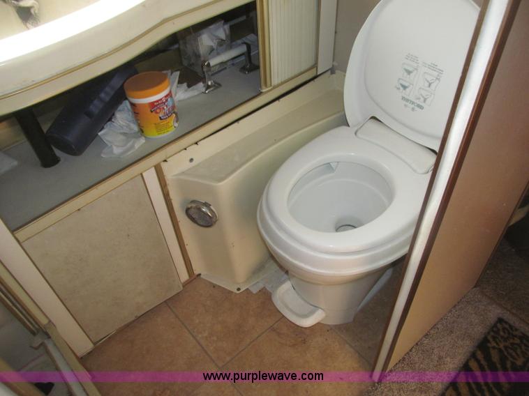 image for item B5337 1976 Airstream S0V31 31' travel trailer