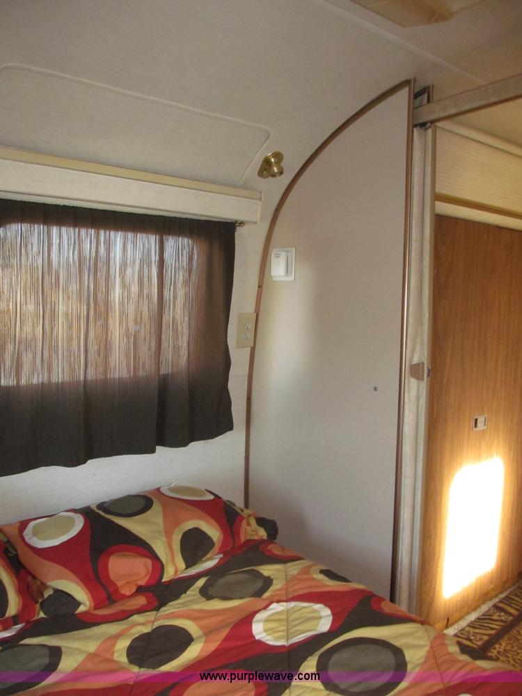 image for item B5337 1976 Airstream S0V31 31' travel trailer