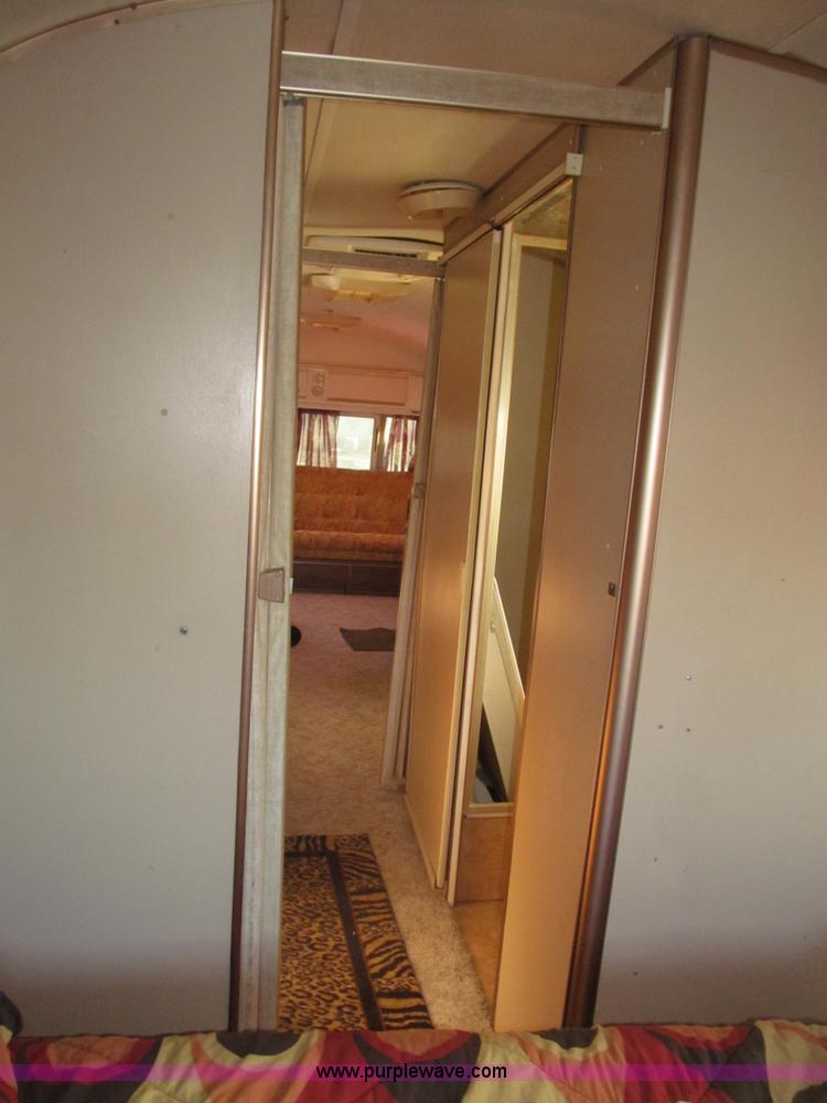 image for item B5337 1976 Airstream S0V31 31' travel trailer