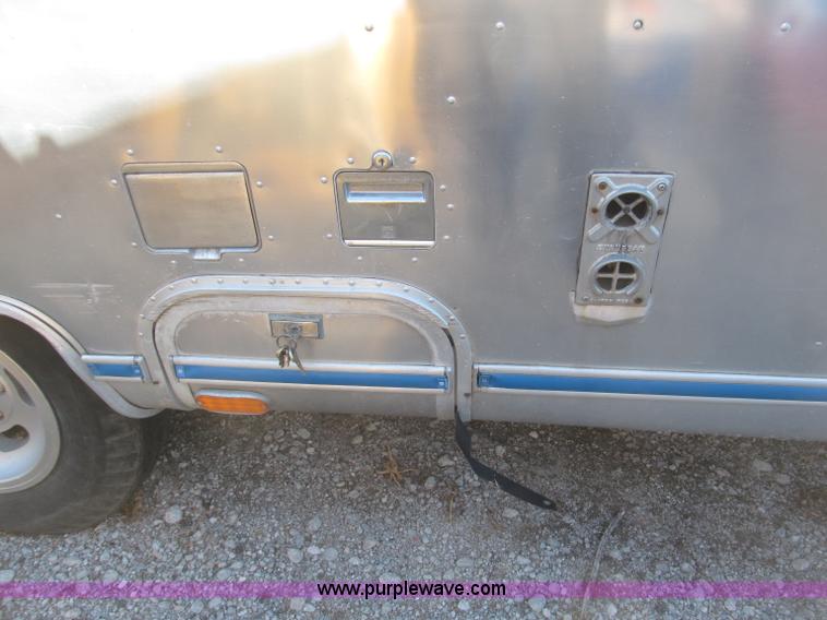 image for item B5337 1976 Airstream S0V31 31' travel trailer