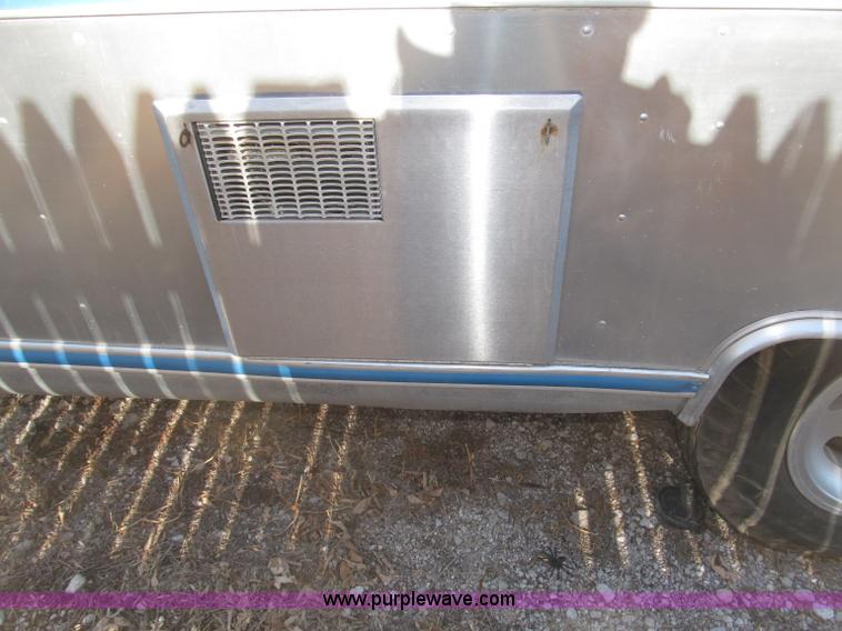 image for item B5337 1976 Airstream S0V31 31' travel trailer