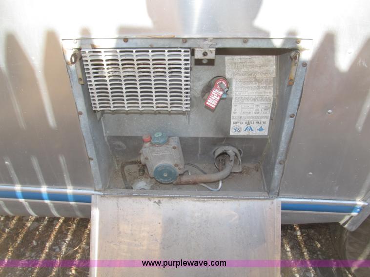 image for item B5337 1976 Airstream S0V31 31' travel trailer