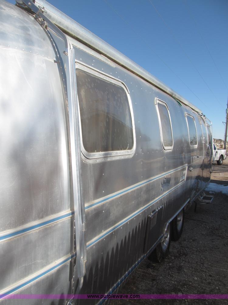 image for item B5337 1976 Airstream S0V31 31' travel trailer