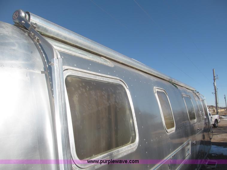 image for item B5337 1976 Airstream S0V31 31' travel trailer
