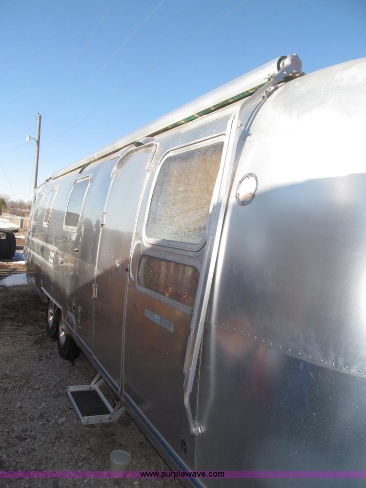 image for item B5337 1976 Airstream S0V31 31' travel trailer