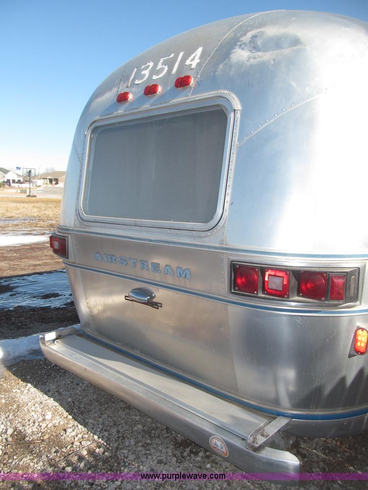 image for item B5337 1976 Airstream S0V31 31' travel trailer