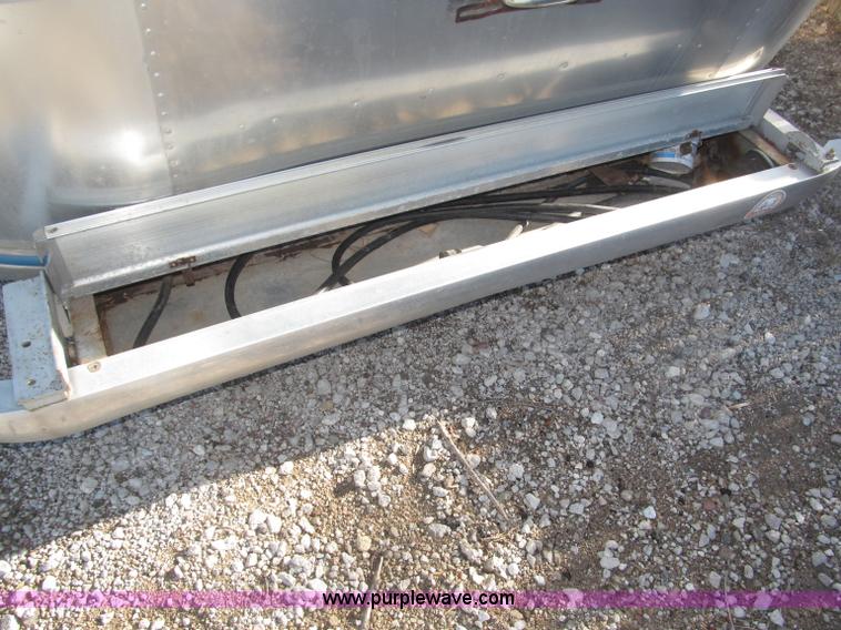 image for item B5337 1976 Airstream S0V31 31' travel trailer