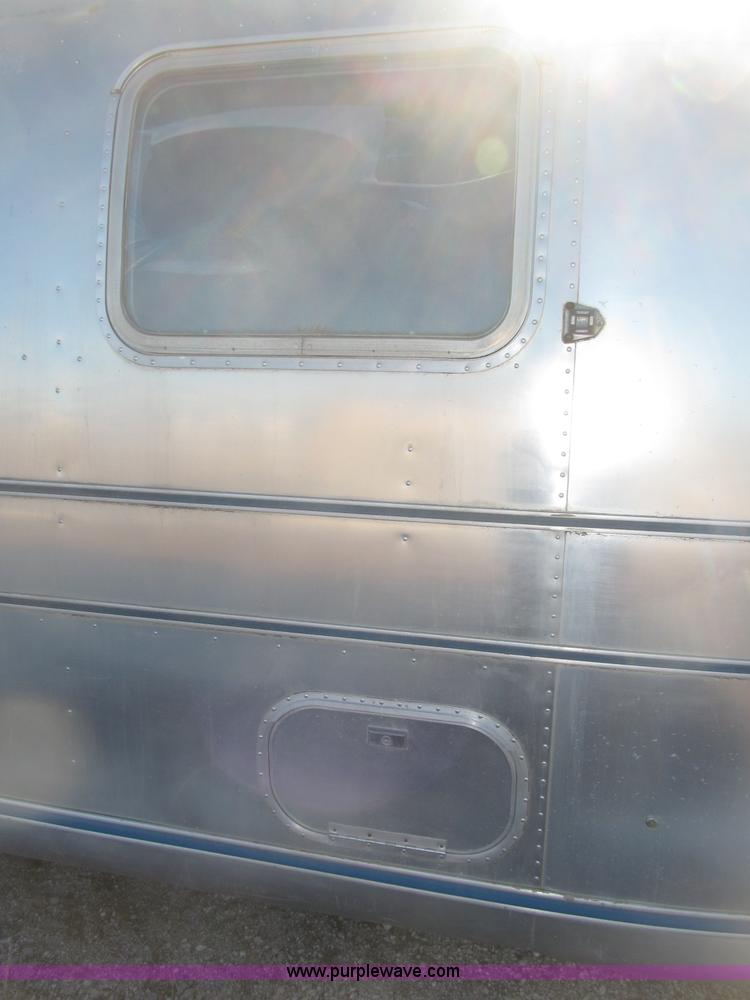 image for item B5337 1976 Airstream S0V31 31' travel trailer