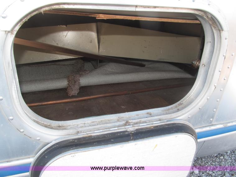 image for item B5337 1976 Airstream S0V31 31' travel trailer