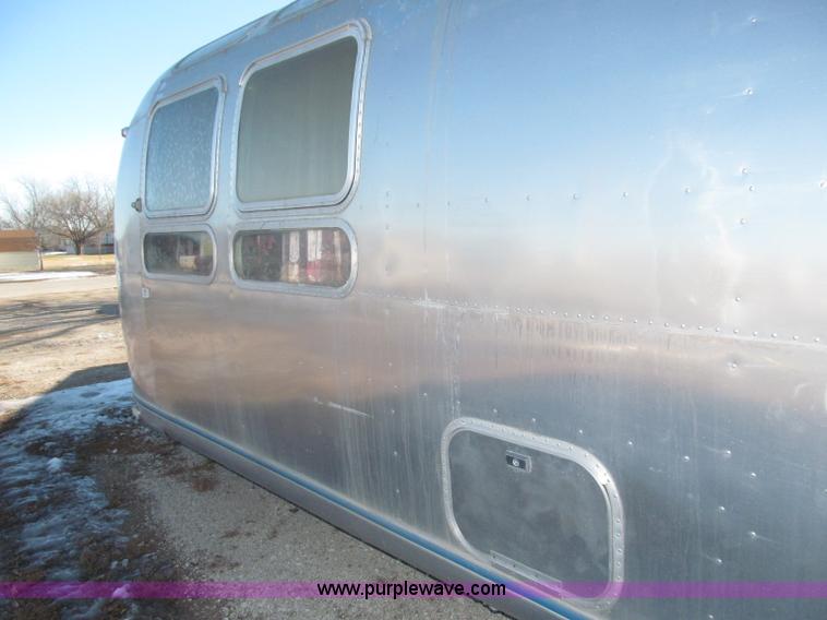 image for item B5337 1976 Airstream S0V31 31' travel trailer