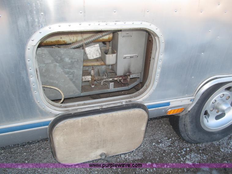 image for item B5337 1976 Airstream S0V31 31' travel trailer