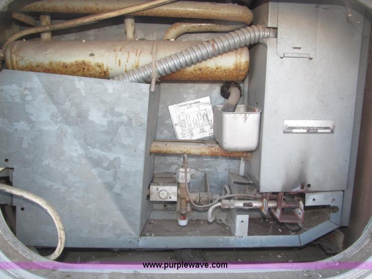 image for item B5337 1976 Airstream S0V31 31' travel trailer