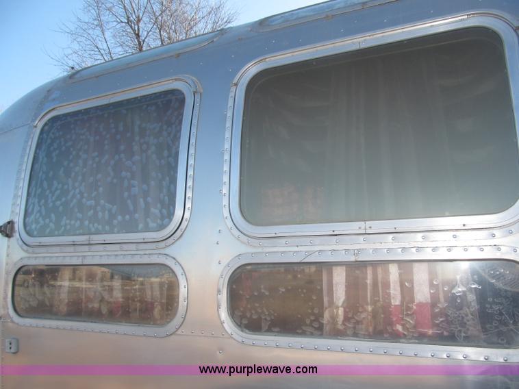 image for item B5337 1976 Airstream S0V31 31' travel trailer