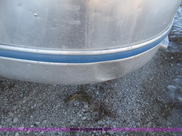 image for item B5337 1976 Airstream S0V31 31' travel trailer