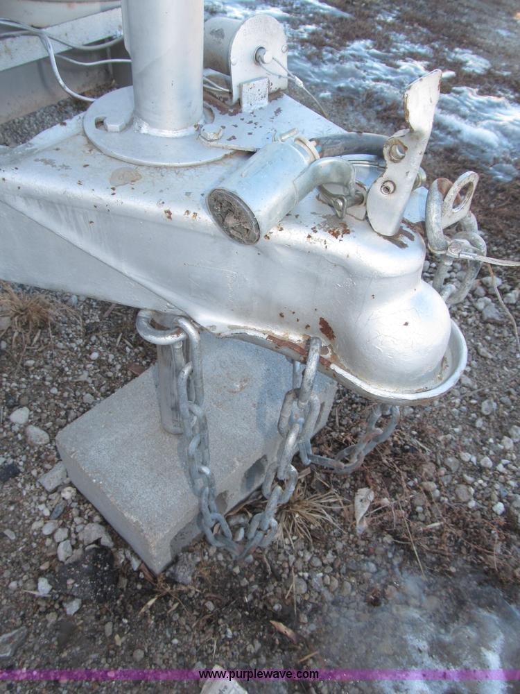 image for item B5337 1976 Airstream S0V31 31' travel trailer