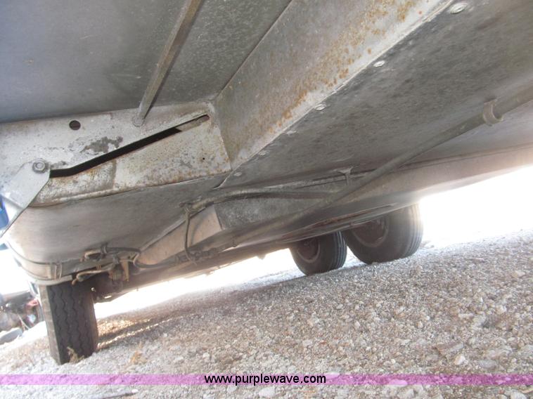 image for item B5337 1976 Airstream S0V31 31' travel trailer