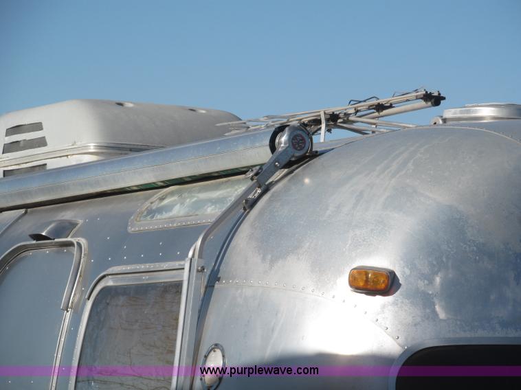 image for item B5337 1976 Airstream S0V31 31' travel trailer