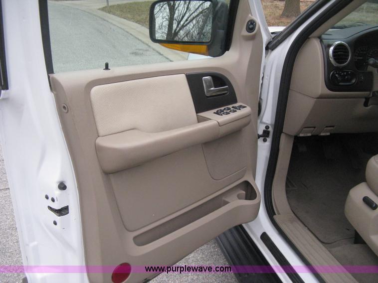 image for item B8403 2003 Ford Expedition Eddie Bauer SUV
