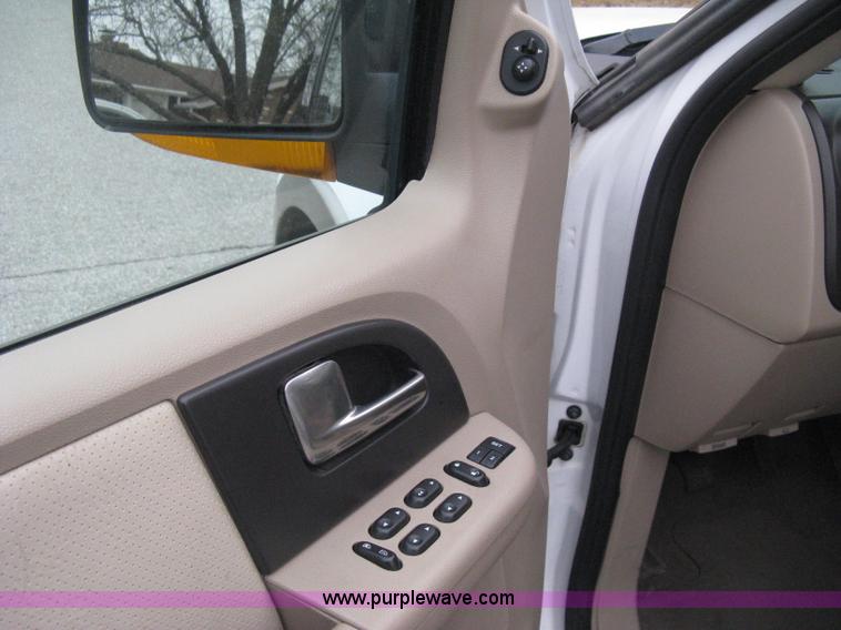 image for item B8403 2003 Ford Expedition Eddie Bauer SUV