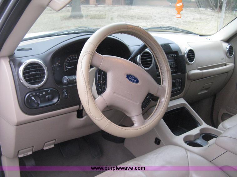 image for item B8403 2003 Ford Expedition Eddie Bauer SUV