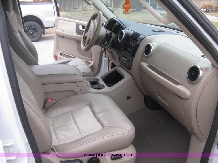 image for item B8403 2003 Ford Expedition Eddie Bauer SUV
