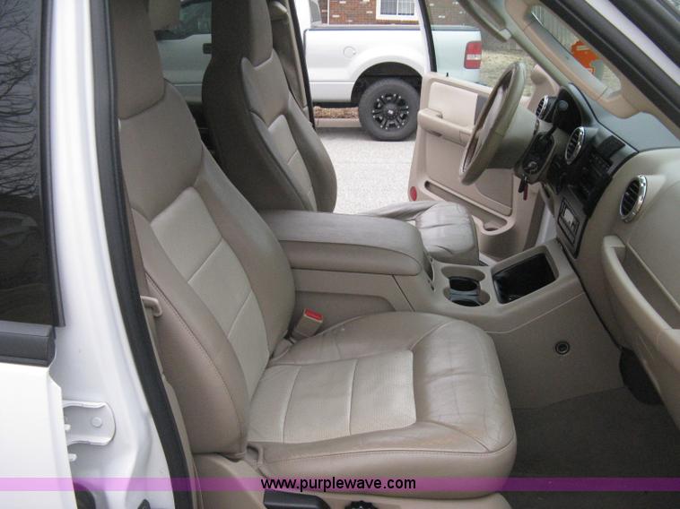 image for item B8403 2003 Ford Expedition Eddie Bauer SUV